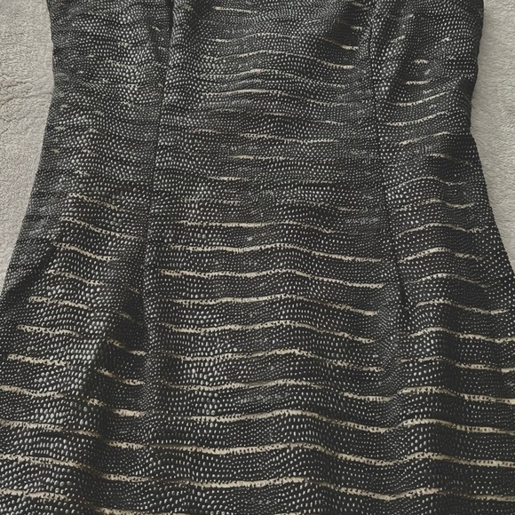 Versace Style Leather-like Fitted MIDI Dress! Perfect 4 Date Night! 💕 - Picture 5 of 16